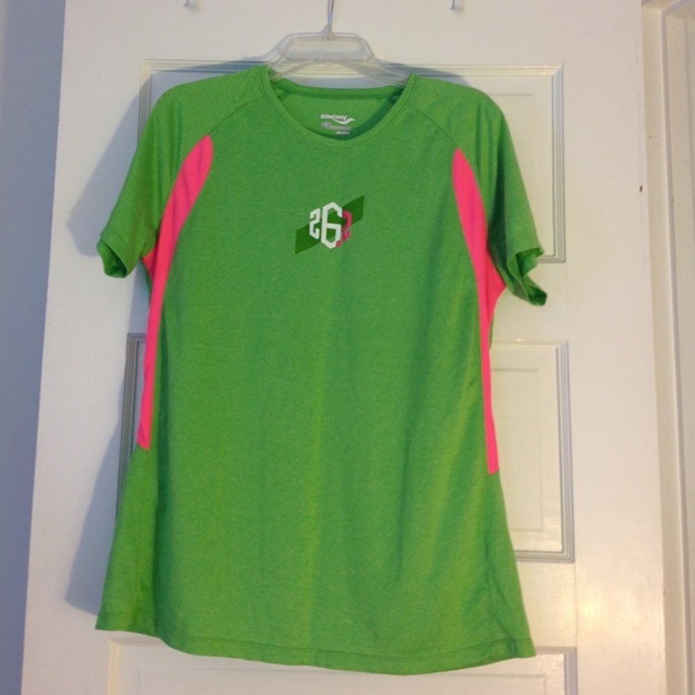 Saucony womens 26.2 marathon tech shirt XL